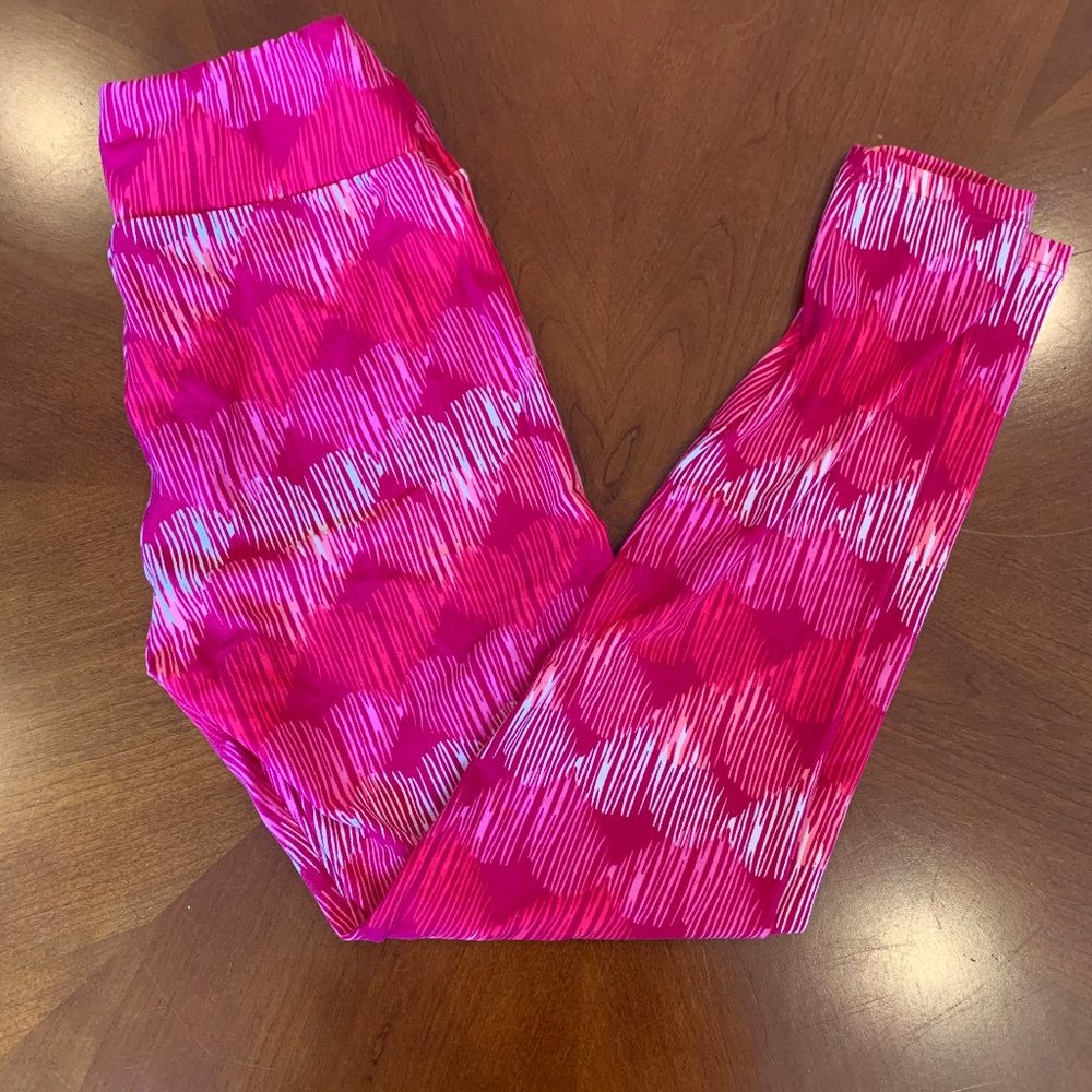 LuLaRoe OS NWOT Heart Print Leggings